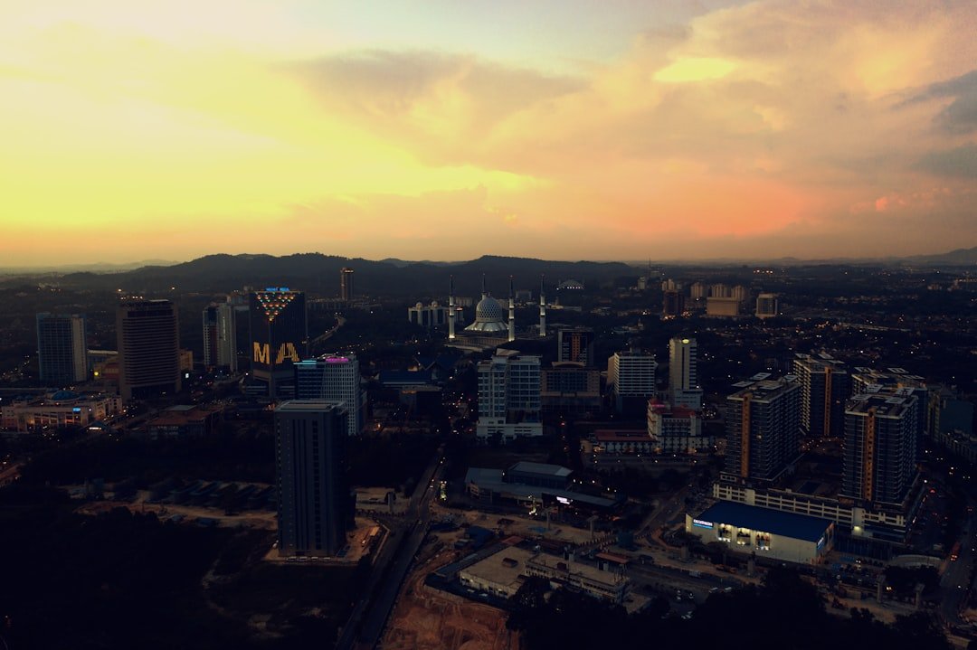 Harga Rumah Shah Alam Mengikut Seksyen: Cara Banding Pemandangan bandar Shah Alam untuk panduan membandingkan harga rumah