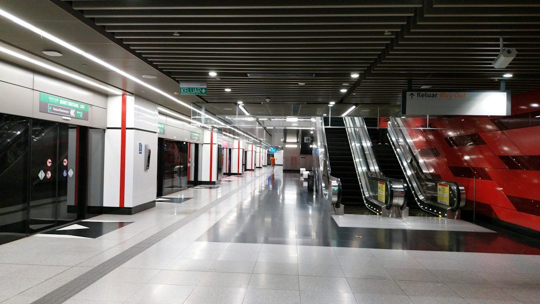 LRT3 Shah Alam: Kesan kepada Harga Hartanah Stesen transit rel di Lembah Klang sebagai ilustrasi akses pengangkutan